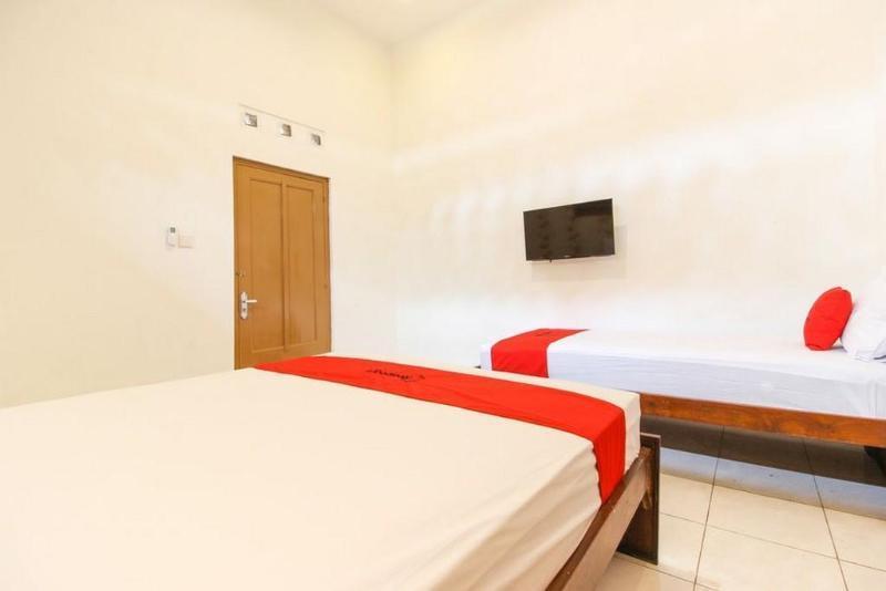 Reddoorz Near Rs Sarjito Yogyakarta Hotel Exterior photo